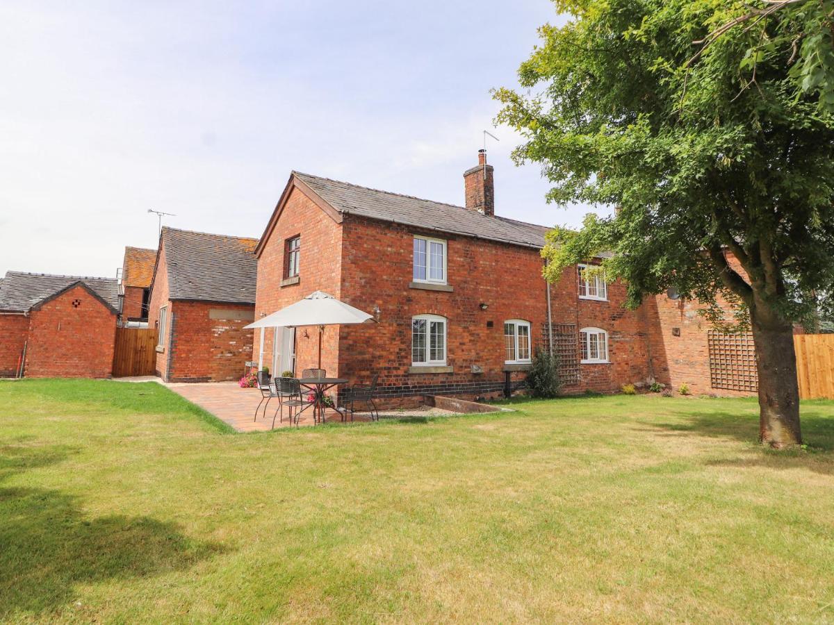 Hill Farm Villa Nantwich Exteriör bild