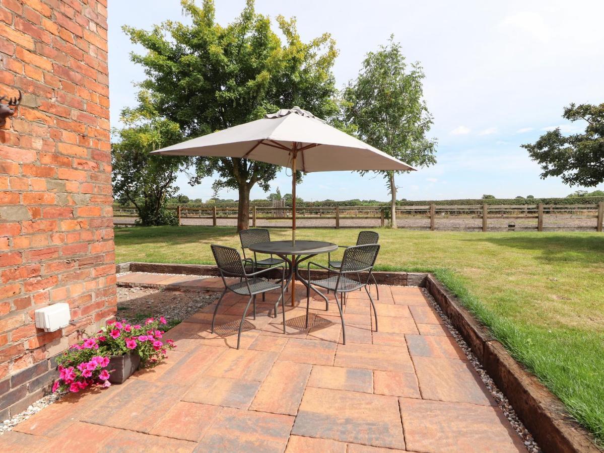 Hill Farm Villa Nantwich Exteriör bild