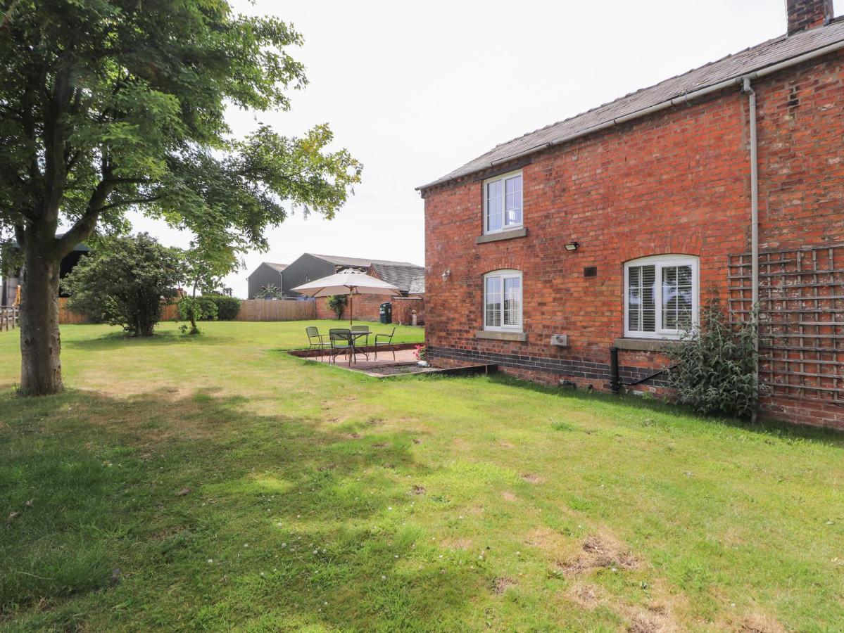 Hill Farm Villa Nantwich Exteriör bild