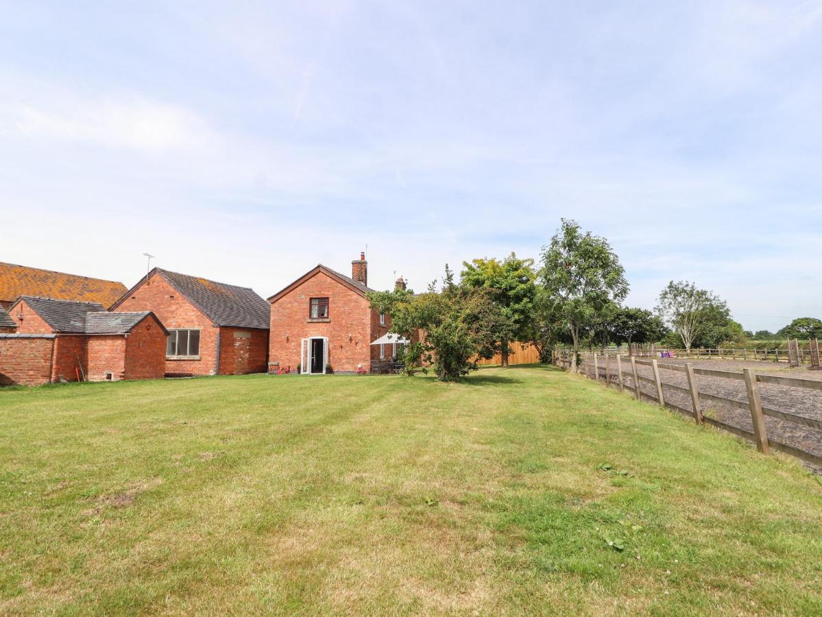 Hill Farm Villa Nantwich Exteriör bild